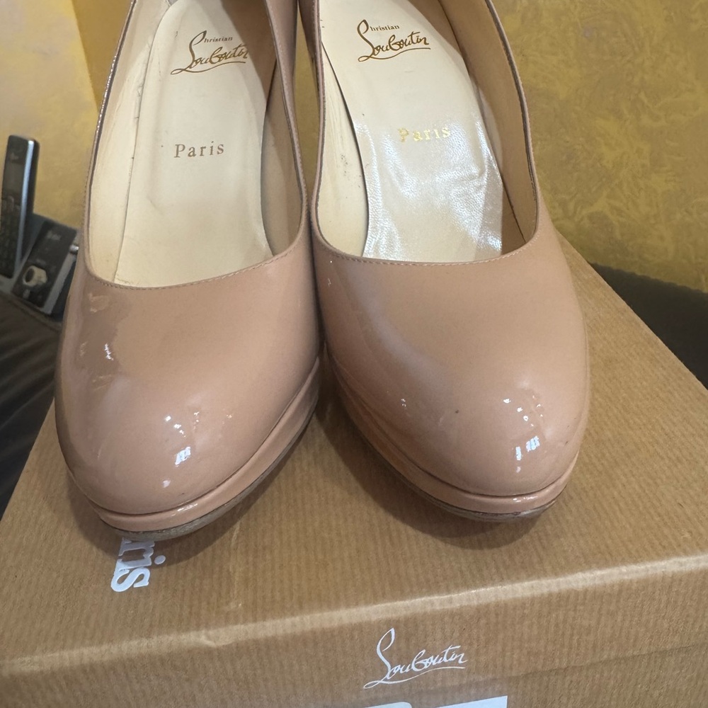 Christian Louboutin New Simple Nude Pumps 100 Used